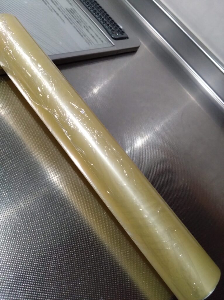 切れ端がぐちゃぐちゃになったラップロール